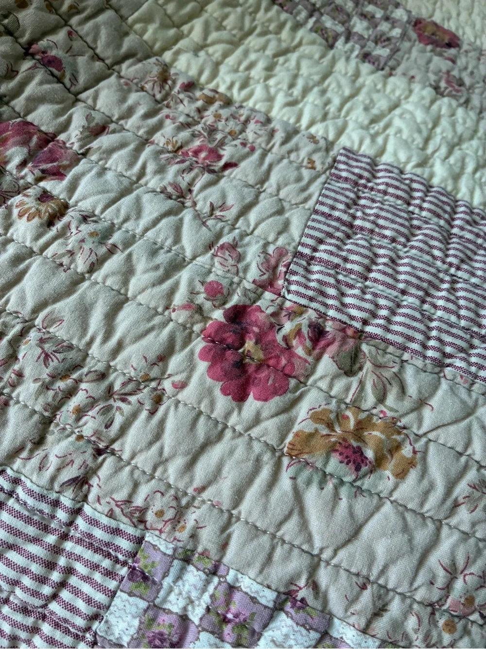Vintage Floral Cotton Quilt in Cream and Light Pink